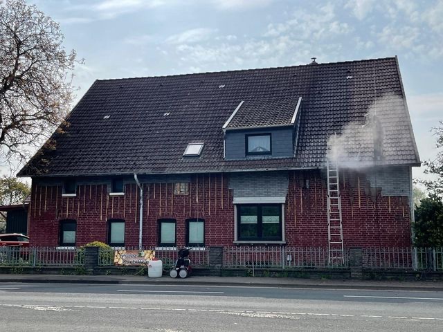 Dachsanierung Mehrfamilienhaus – Beschichtet — vor der Behandlung